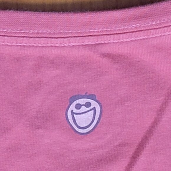 Life Is Good Red Adirondack Chair Short Sleeve Classic Fit V-Neck Tee - S - Picture 6 of 8